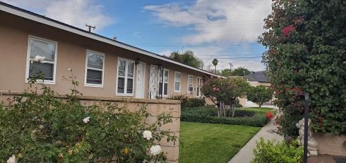 Foto del edificio - 647-669 E Birch St