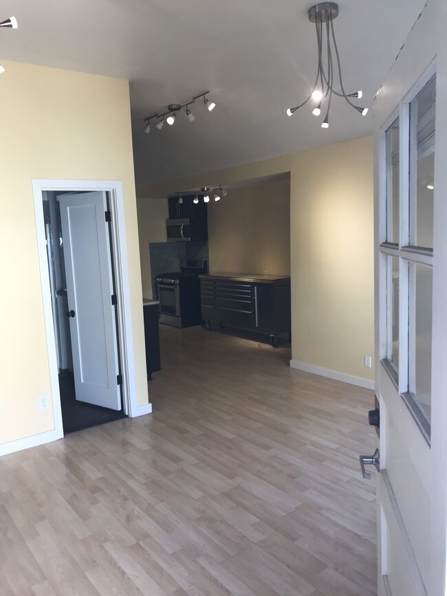 Foto del edificio - 5392 Hollister Ave