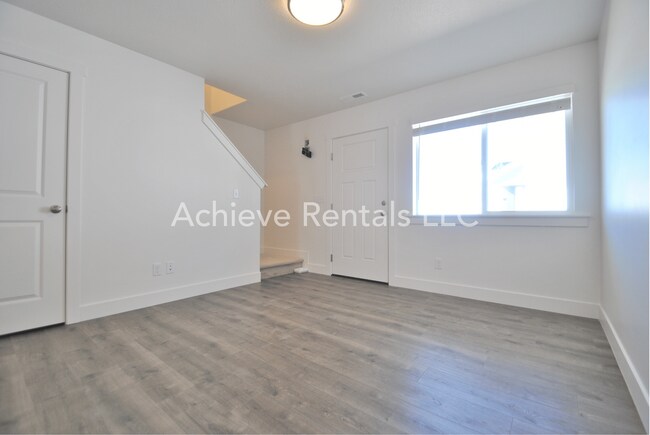 Building Photo - 360 N 2650 W