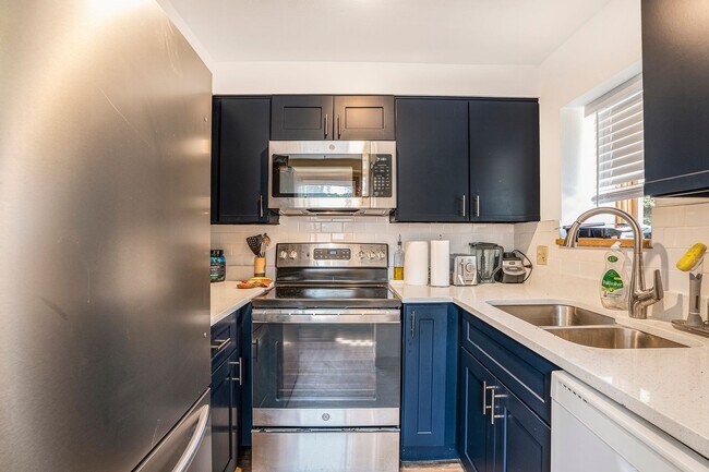 Foto del edificio - 769 University Ave