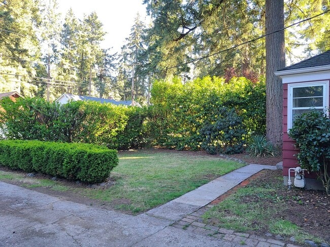 Building Photo - Adorable Mid-Century Ranch home in Lake Os...