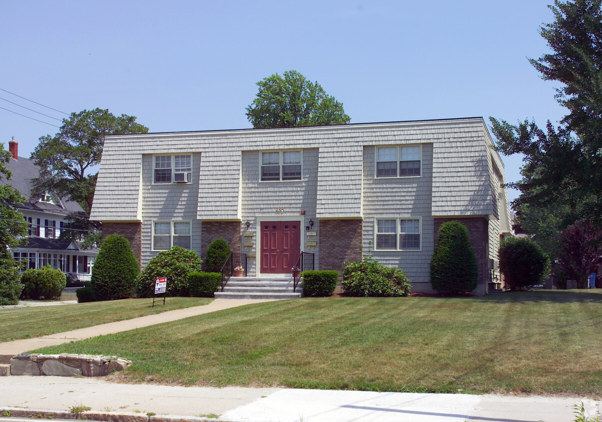 Building Photo - 488 S Main St
