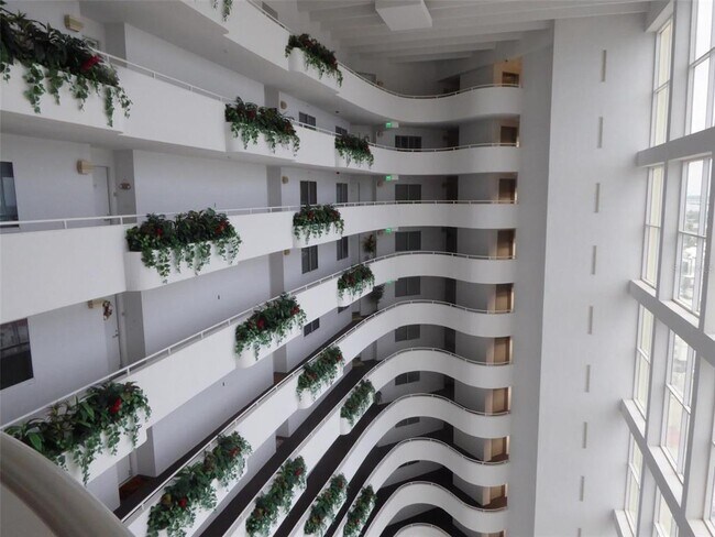 Foto del edificio - 2545 S Atlantic Ave
