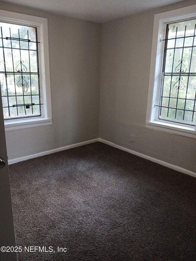 Foto del edificio - 1257 W 25th St