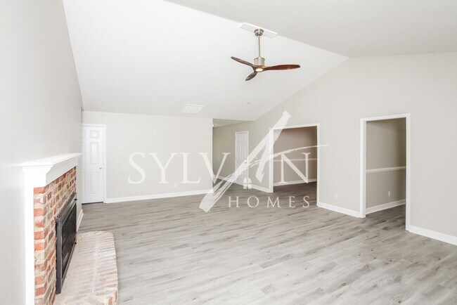 Building Photo - Feel welcome and comfortable in this spaci...