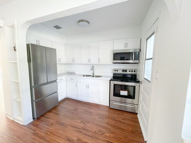 Building Photo - 3003 Residential