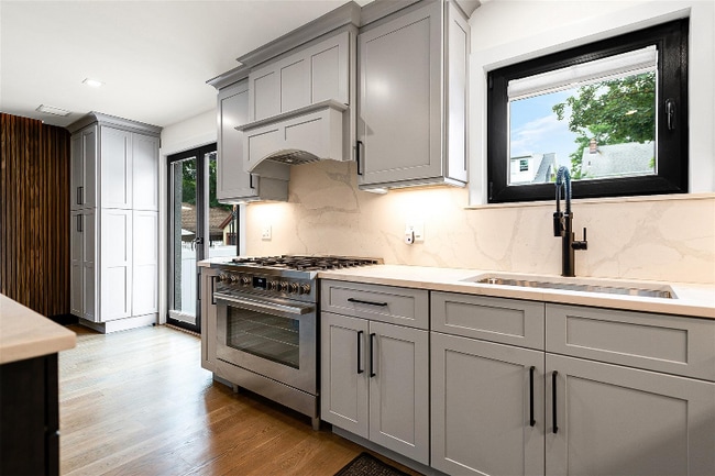 Photo - 71-31 Loubet St House