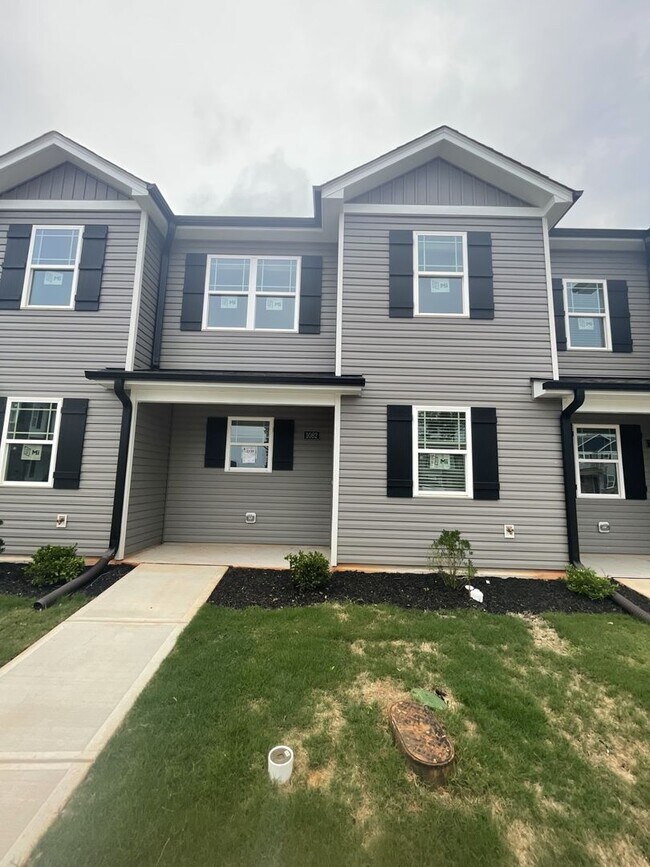 Foto del edificio - Brand New 3 Bedroom 2.5 Bathroom Townhome!