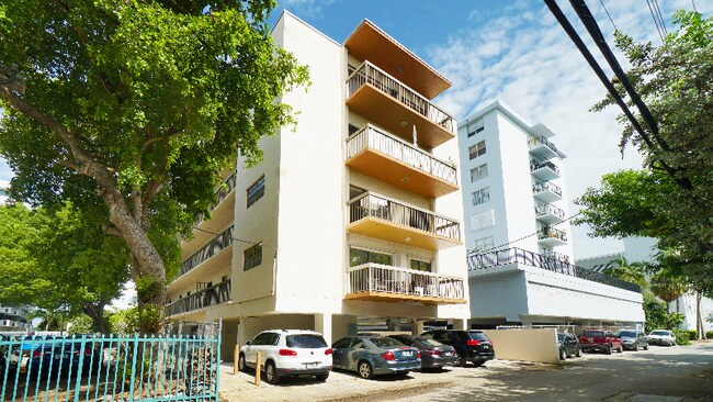 Building Photo - 833 West Ave