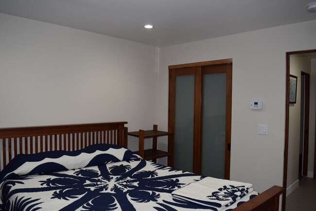 Building Photo - 402 S Clementine St