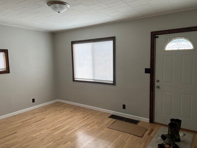 Building Photo - 611 Roosevelt St