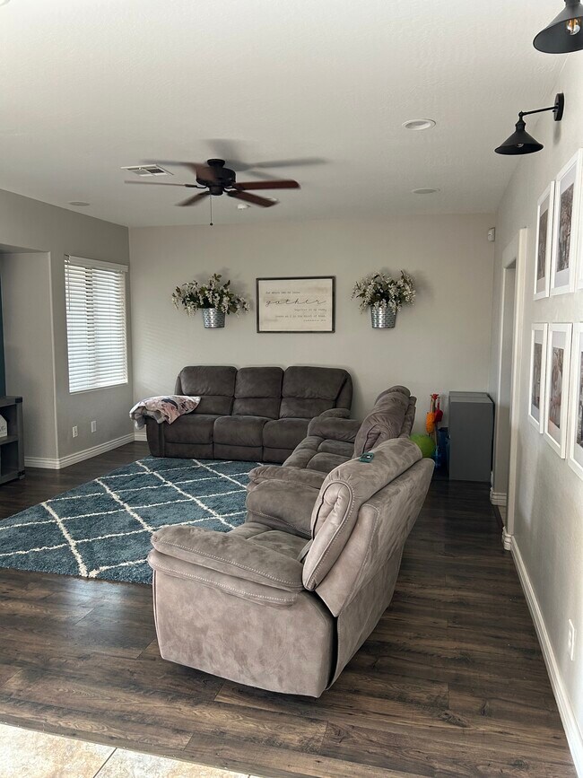 Foto del edificio - 4866 S Emery Cir
