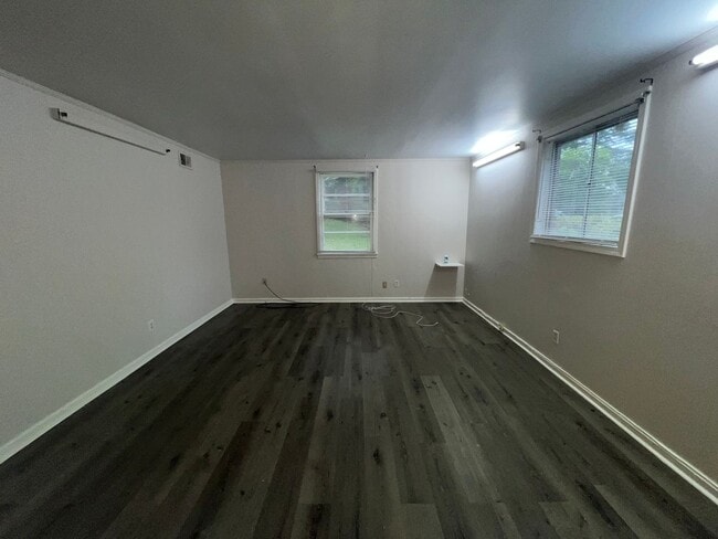 Foto del edificio - 4 bedroom  2 bathroom single family home