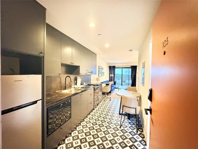 Foto del edificio - 201 Academy Dr