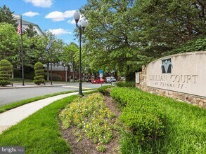 Building Photo - 1645 International Dr
