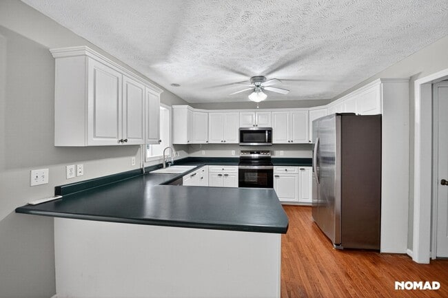 Building Photo - 124 Pinesage Dr