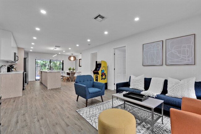 Building Photo - 6721 NW 34th Ave
