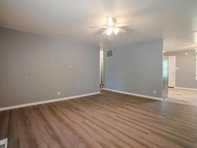 Foto del edificio - Updated & Modern 4 Bedroom Home in Cahokia...
