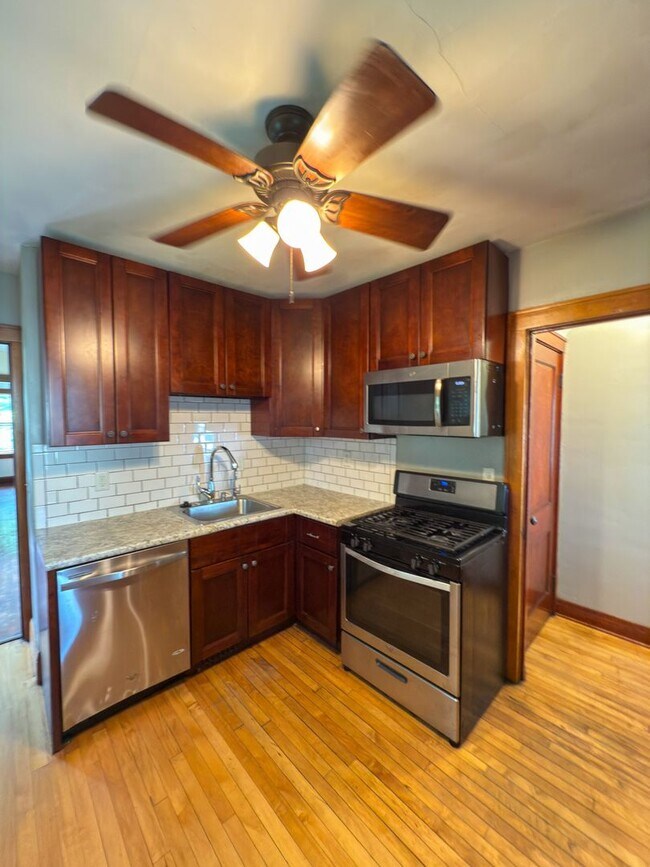 Building Photo - Charming North Minneapolis Single-Family H...