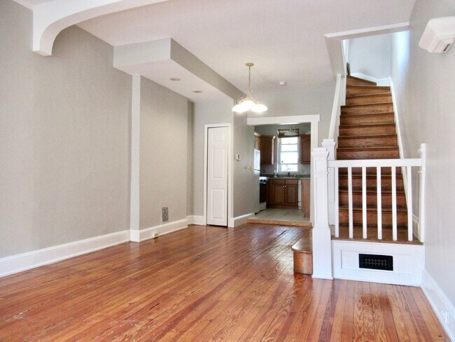 Foto del edificio - Charming 2 Bedroom/1 Bathroom Townhome in ...