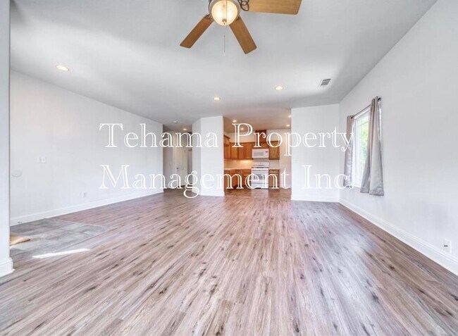 Foto del edificio - Red Bluff 3 bedroom 2 bathroom with 2 car garage