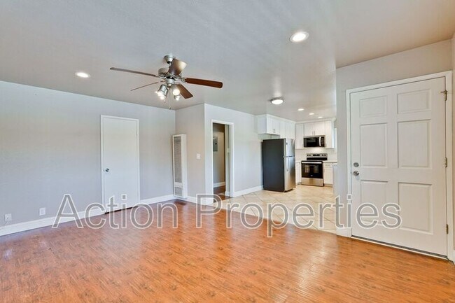 Foto del edificio - 4545 Moorpark Ave