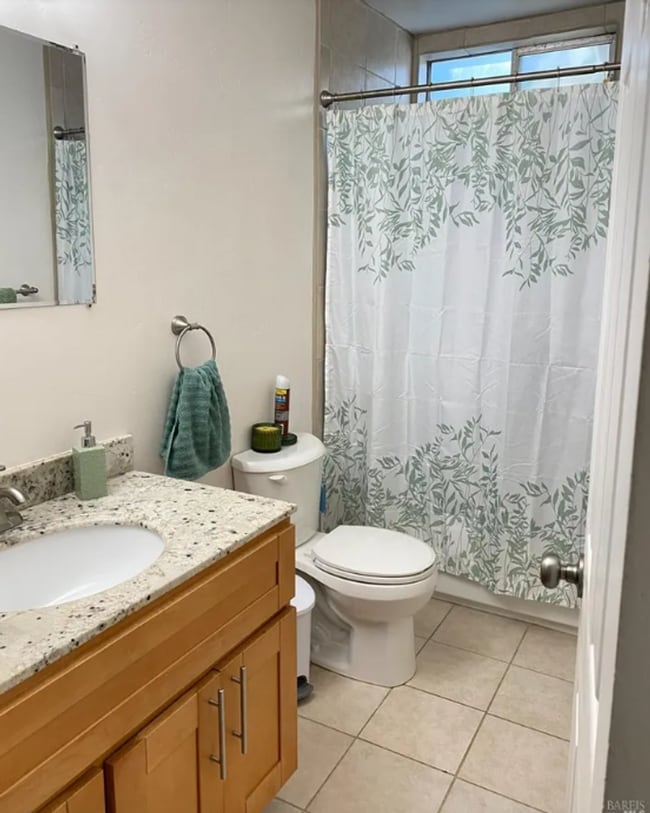 Foto del edificio - Adorable 2 bed 1 bath unit located in a 4 Plex close to Downtown Vacaville!!