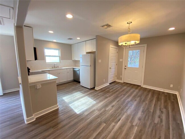 Foto del edificio - 6402 Auburn Dr