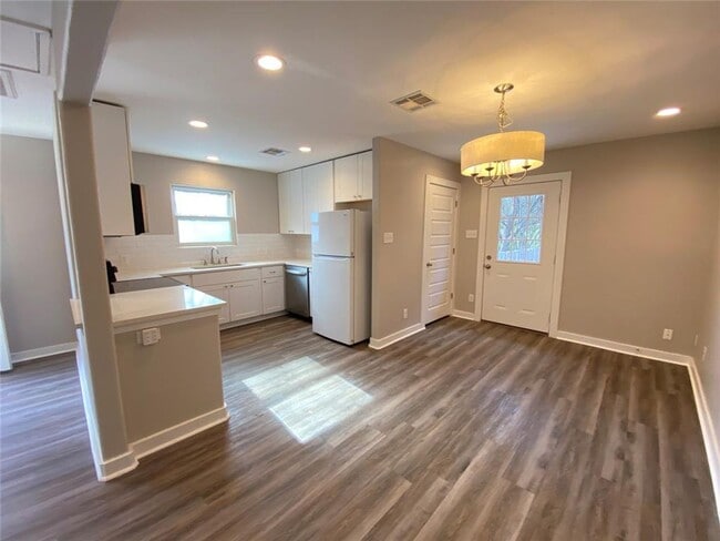 Building Photo - 6402 Auburn Dr