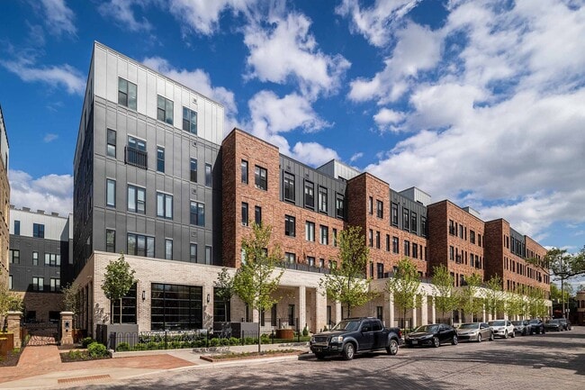 Building Photo - Jaeger Square