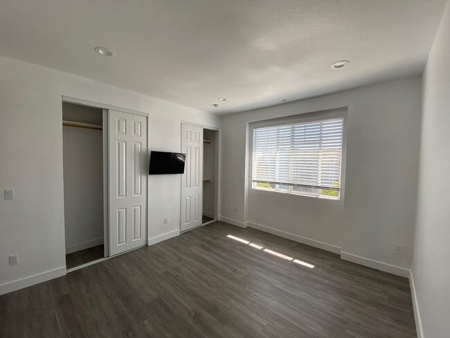 Building Photo - Avalon