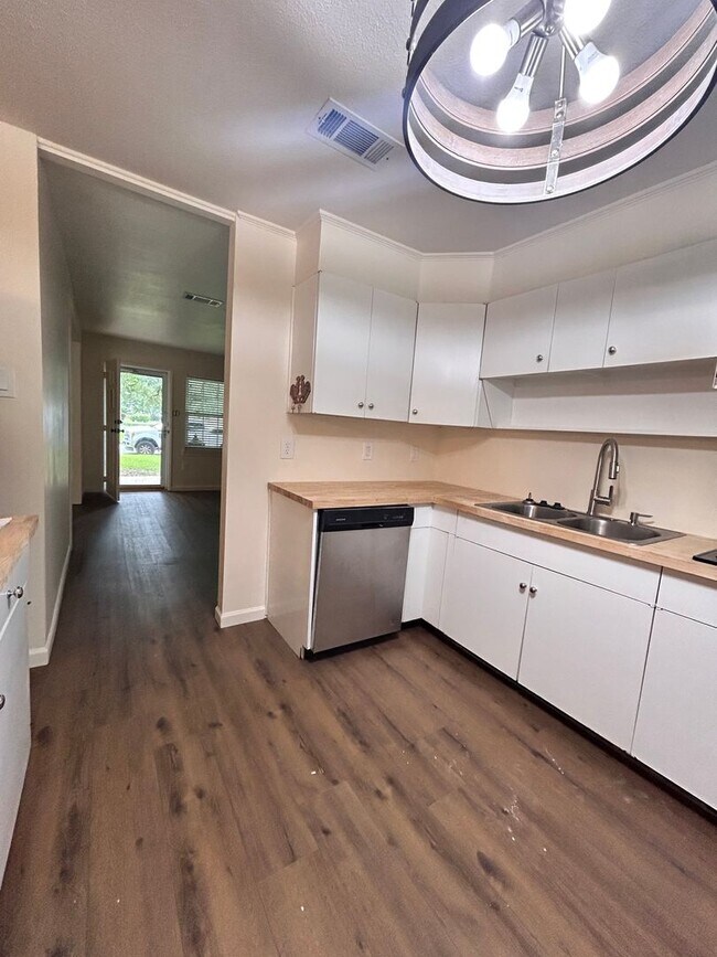 Foto del edificio - Newly Remodeled Home in the Heart of Baton Rouge