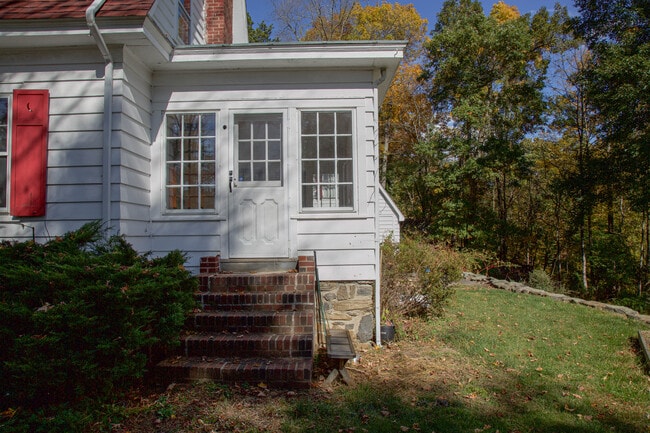 Building Photo - 171 Goldens Bridge Rd