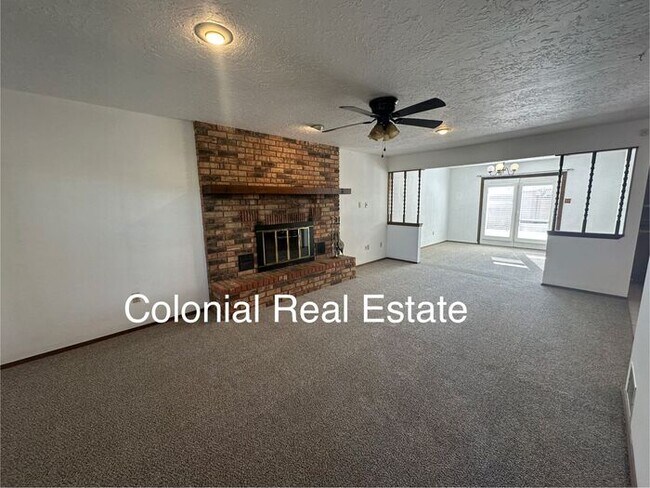 Foto del edificio - Spacious 2 story home