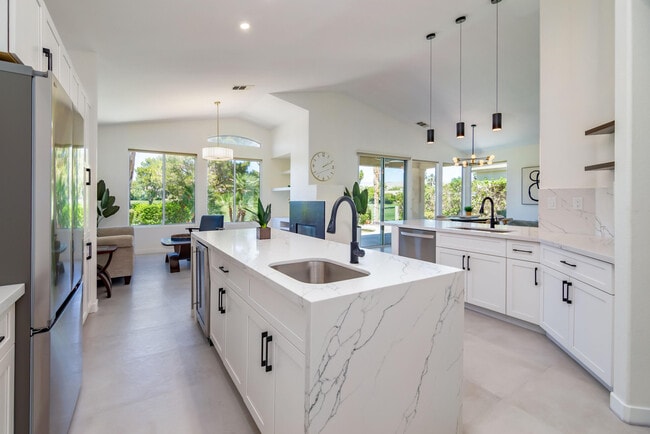 Building Photo - 67568 S Laguna Dr