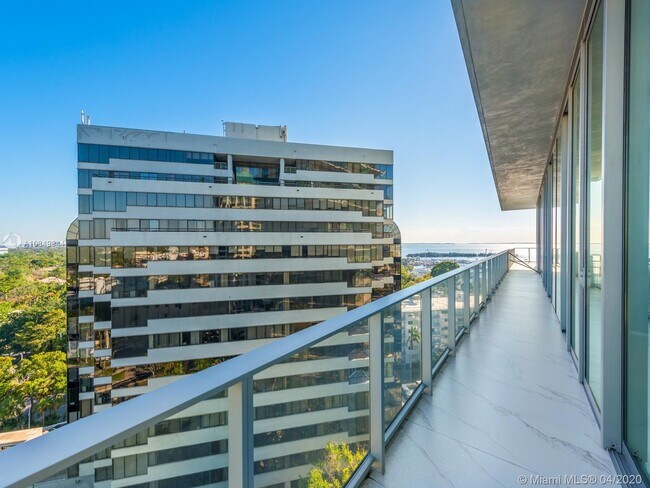 Building Photo - 2669 S Bayshore Dr