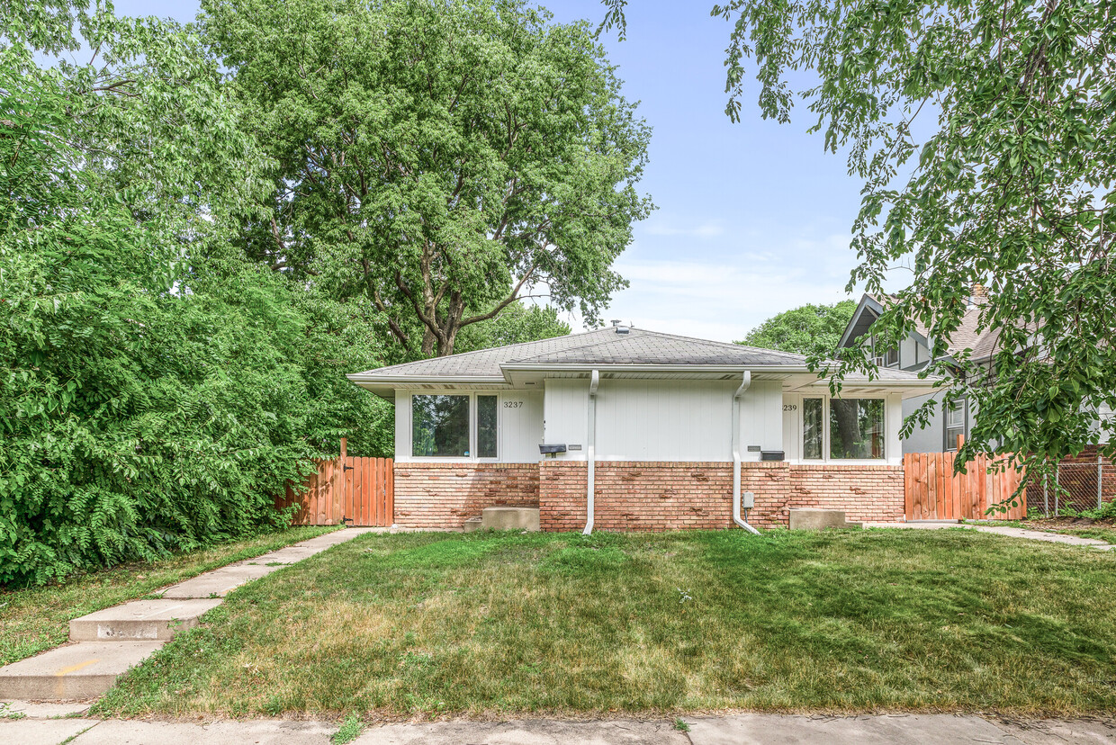 Primary Photo - 3237 Longfellow Ave