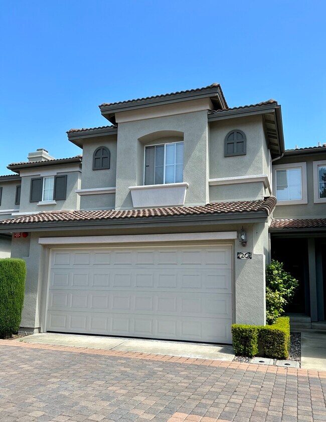 Building Photo - 20 Trofello Ln