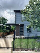 Building Photo - 419 Cactus St