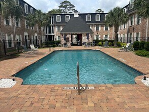 Building Photo - 359 N Post Oak Ln