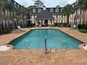 Building Photo - 359 N Post Oak Ln