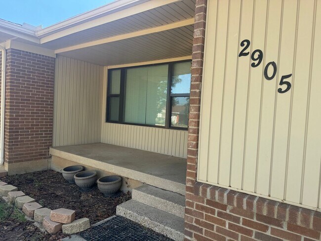 Foto del edificio - Adorable 4bedrooms 2bathrooms 2car garage ...