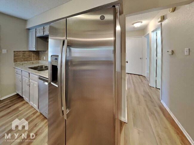 Foto del edificio - 5311 Rowcrop Dr