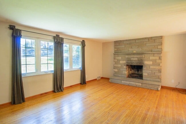 Building Photo - 3 br, 2.5 bath House - 403 Sangree Rd