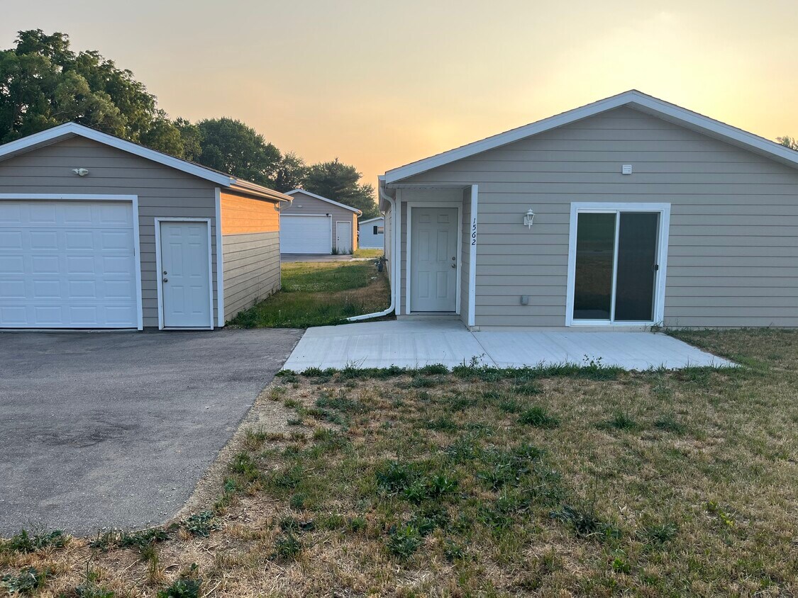 Foto principal - 1552 Beloit Ave