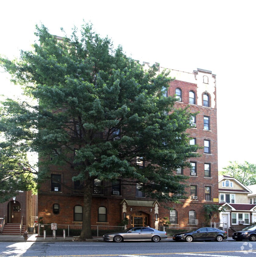 Building Photo - 2197 Ocean Ave