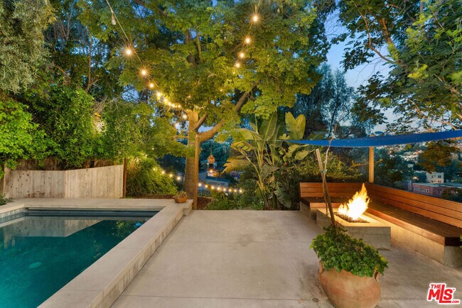 Foto del edificio - 1530 Elevado St