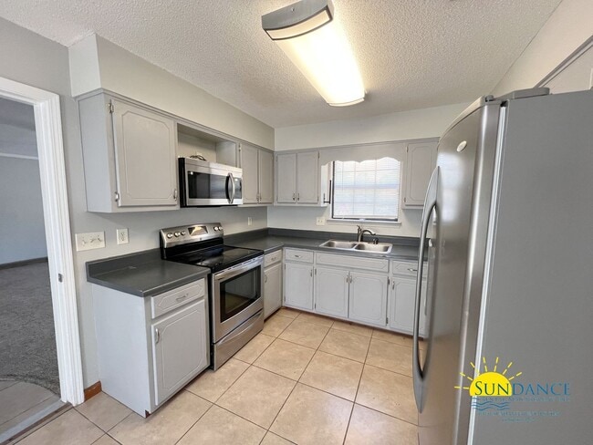 Building Photo - Charming 3 Bedroom Home in Countryview Estates community with Solar Panels!