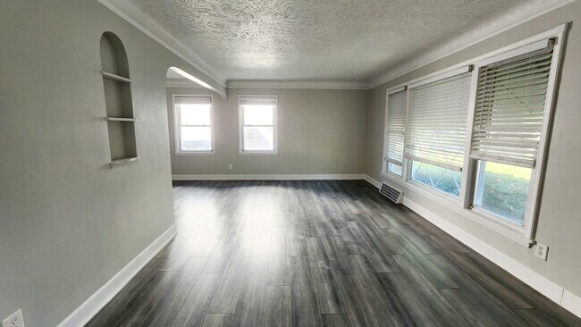 Foto del edificio - Move in ready!