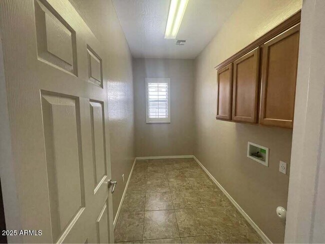 Building Photo - 4918 W Carpenter Dr